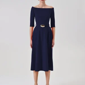 Abito midi blu con cintura e scollo a barchetta