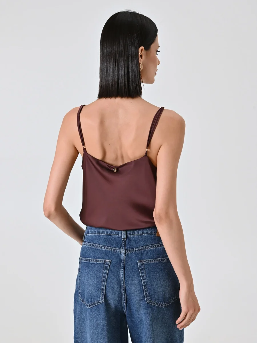 Top Marrone Cioccolato con Scollo Drappeggiato – Image 5