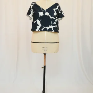 Top Intrépide fleur bleu et blanche T44 n°758 - Vente Prototype