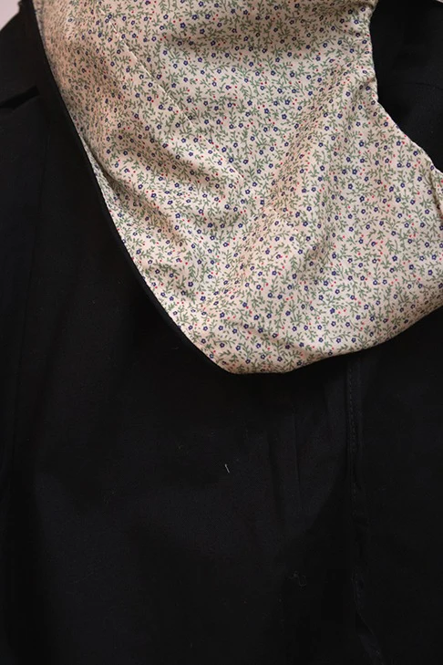 Seconde Main - La robe noire avec imprimé fleurs 59 - L'Amusée – Image 7