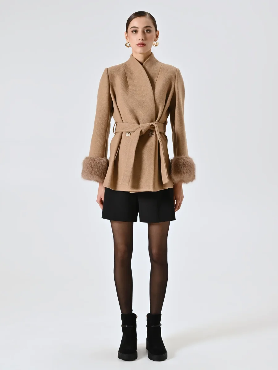 Cappotto Corto Cammello con Inserti effetto Pelliccia – Image 4