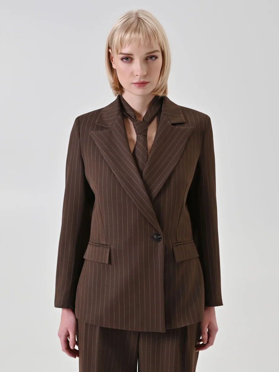 Giacca blazer gessata asimmetrica cioccolato – Image 3