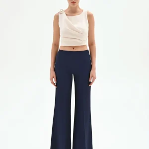 Pantalone a palazzo blu con piega stirata