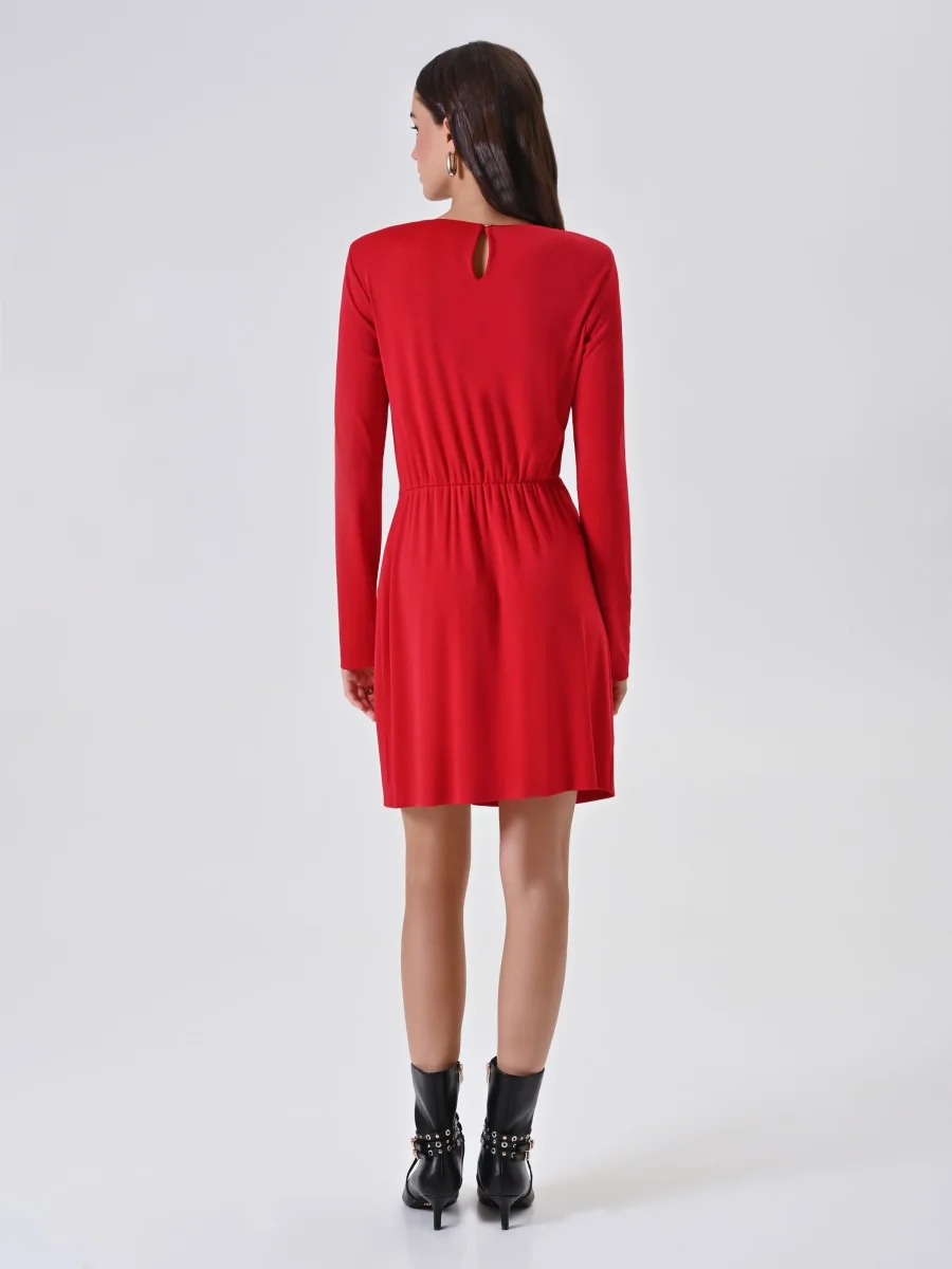 Abito Rosso Stretch con Drappeggio – Image 4