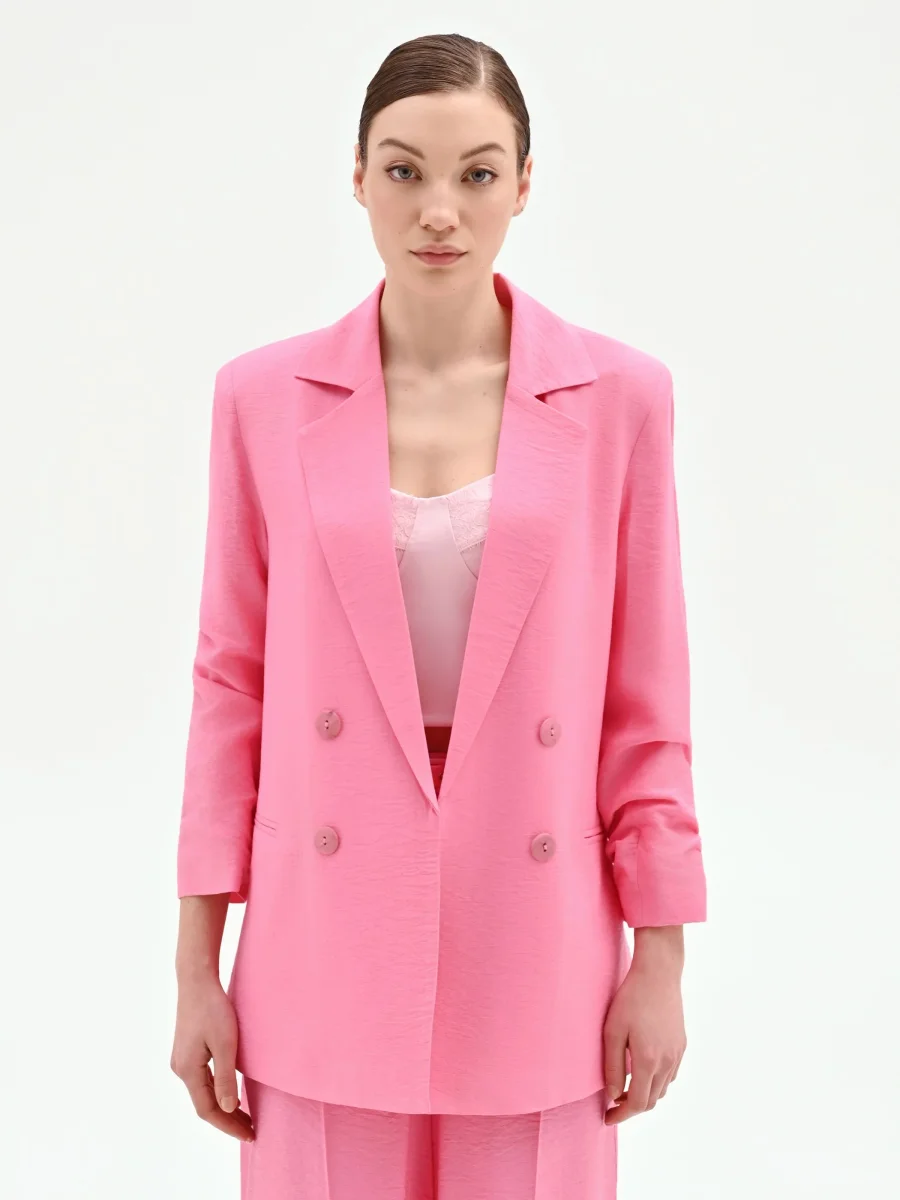 Giacca doppiopetto rosa con finitura satinata – Image 3