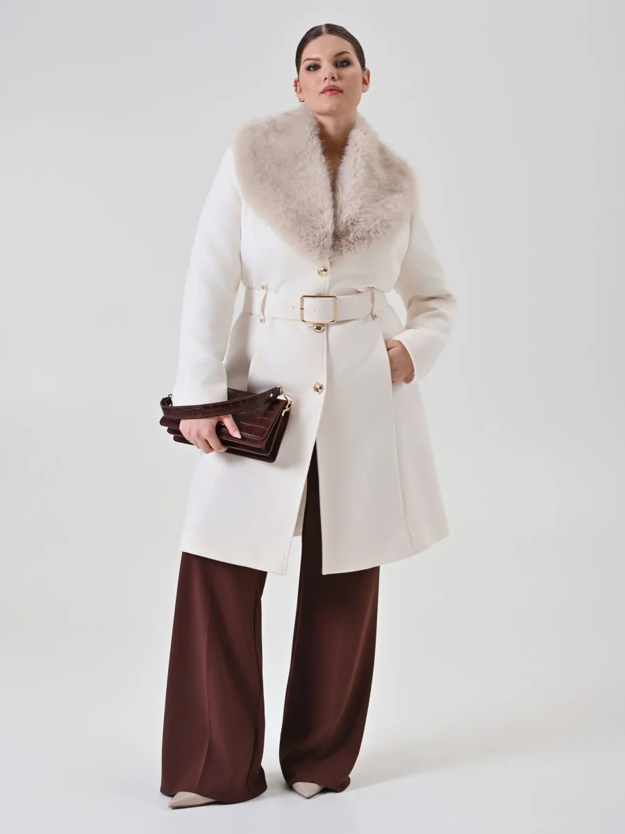 Cappotto curvy bianco con collo effetto pelliccia – Image 6