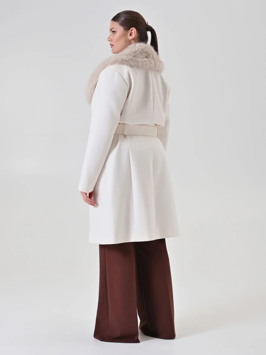 Cappotto curvy bianco con collo effetto pelliccia – Image 2