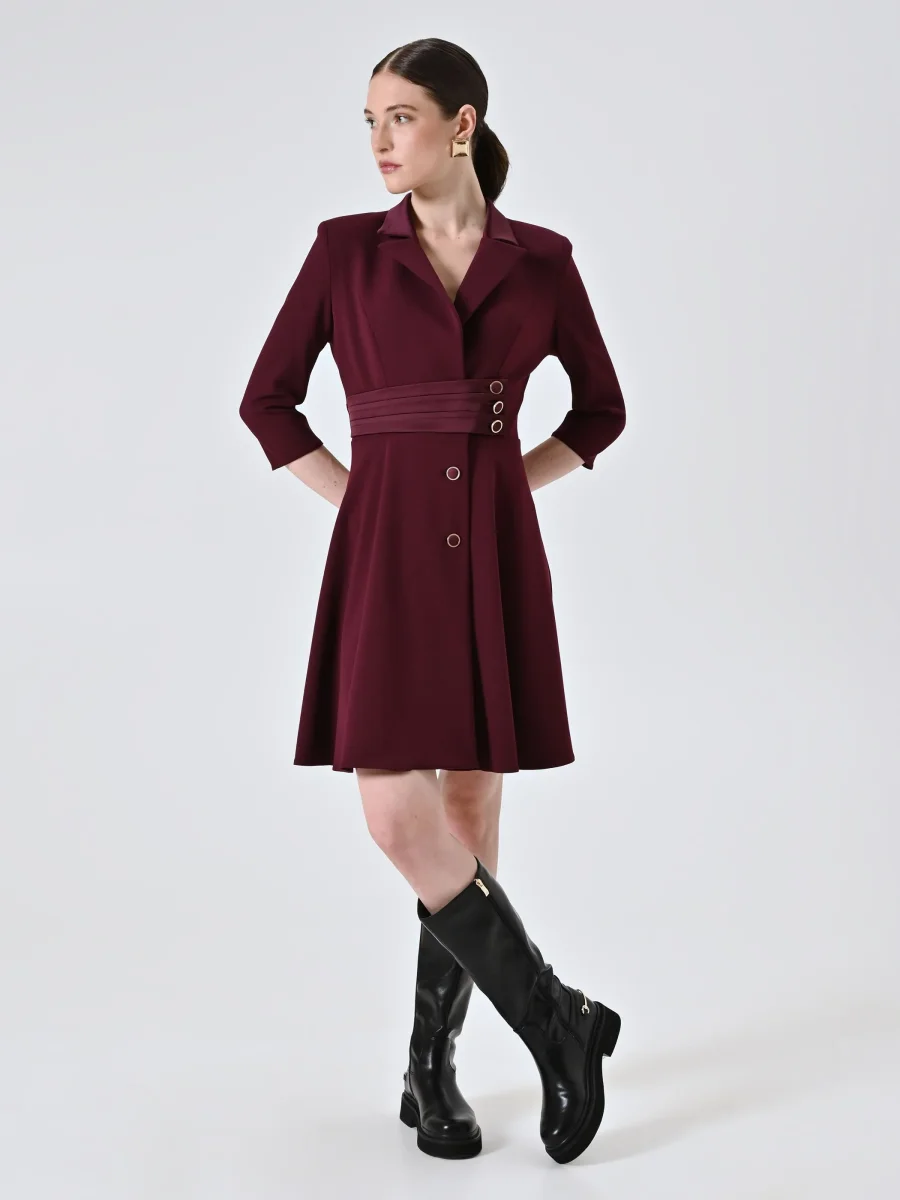 Abito Giacca Bordeaux con Inserto in Raso – Image 4