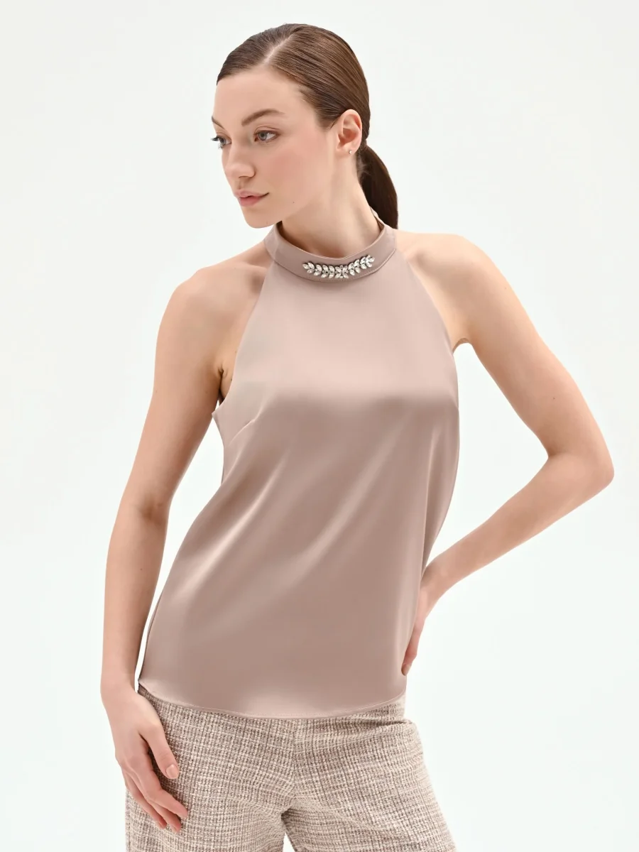 Top tortora beige in raso con applicazione gioiello – Image 6