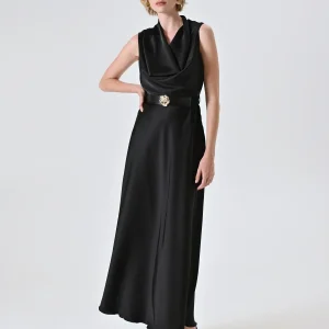 Abito Lungo in Raso Nero con Cintura Design