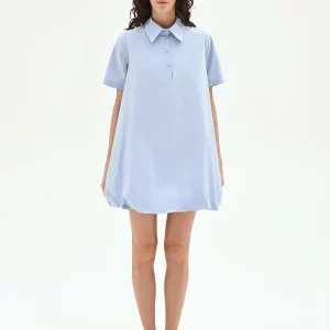 Abito camicia azzurro con orlo a palloncino