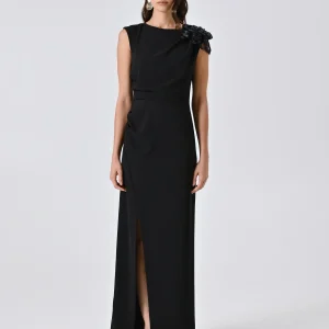 Tubino Lungo Nero con Fiore e Perle in Cadi