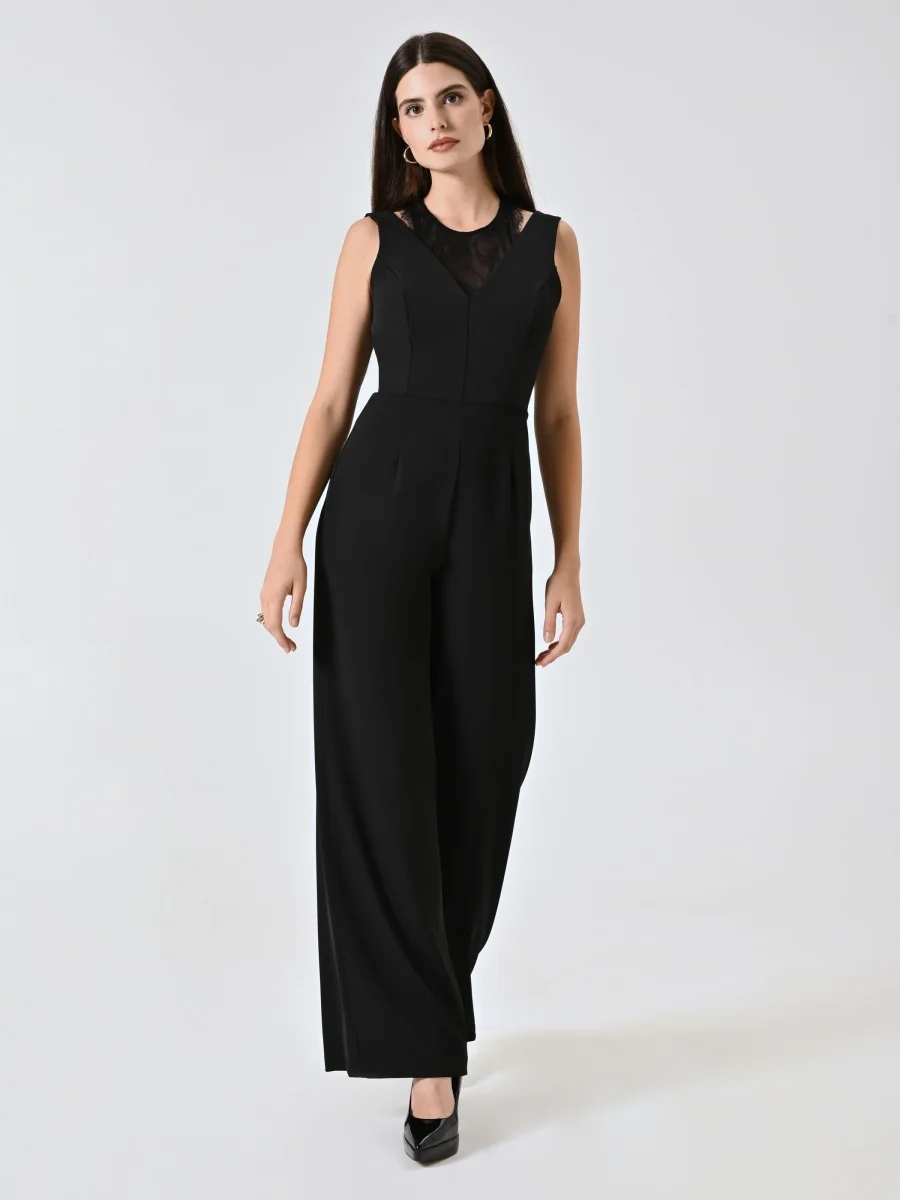 Tuta Nera con Inserto in Pizzo e dettaglio Cut Out – Image 4