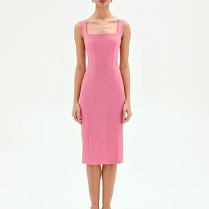 Abito tubino rosa con scollo quadrato