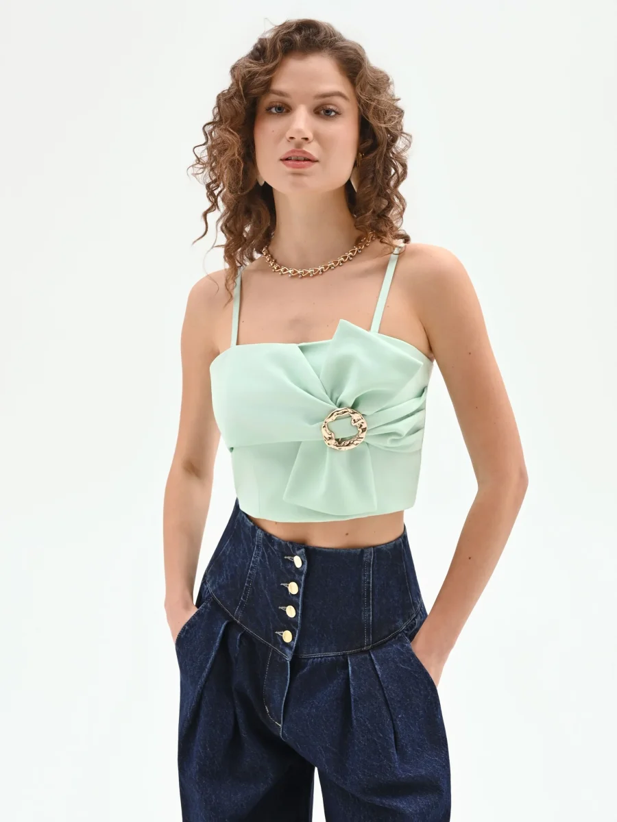 Top crop verde menta con fibbia decorativa – Image 6