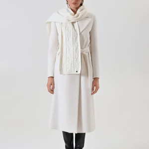 Sciarpa bianca con trecce e perle