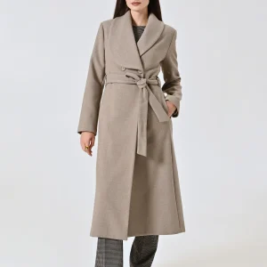 Cappotto Beige Doppiopetto Lungo con Rever Ampio
