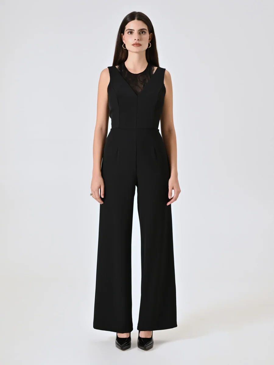 Tuta Nera con Inserto in Pizzo e dettaglio Cut Out