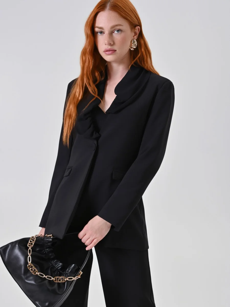 Giacca Nera con Rever Drappeggiato – Image 8