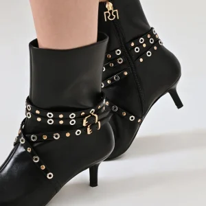 Ankle Boots con Cinghie e Borchie