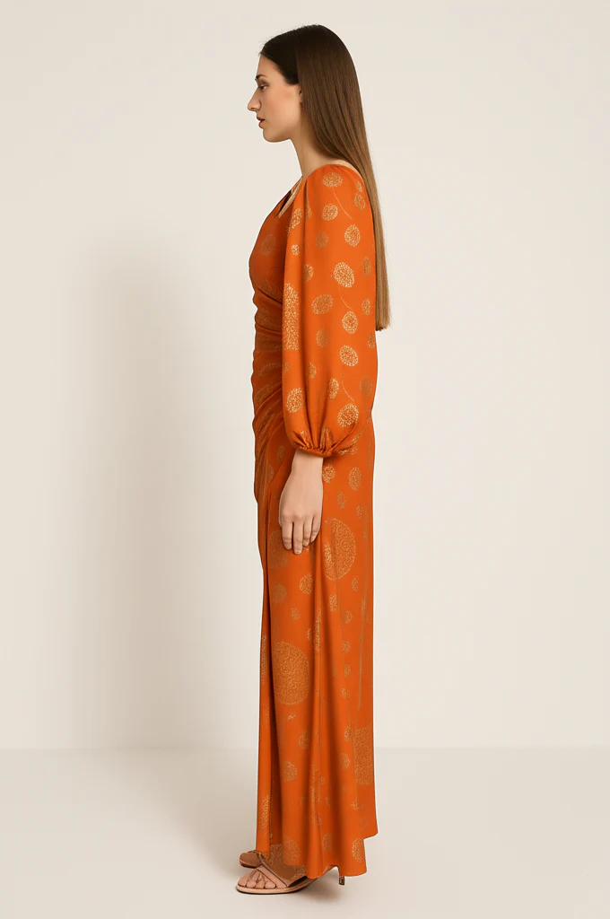 Robe Orange À Motifs Dorés Élégante – Image 4