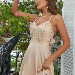 Robe Éclat Poudré À Bretelles Élégantes