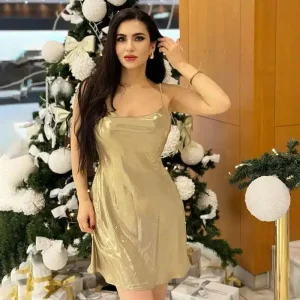 Robe Satinée Lumineuse Éclatante