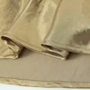 Robe Éclatante Métallique À Col Drapé