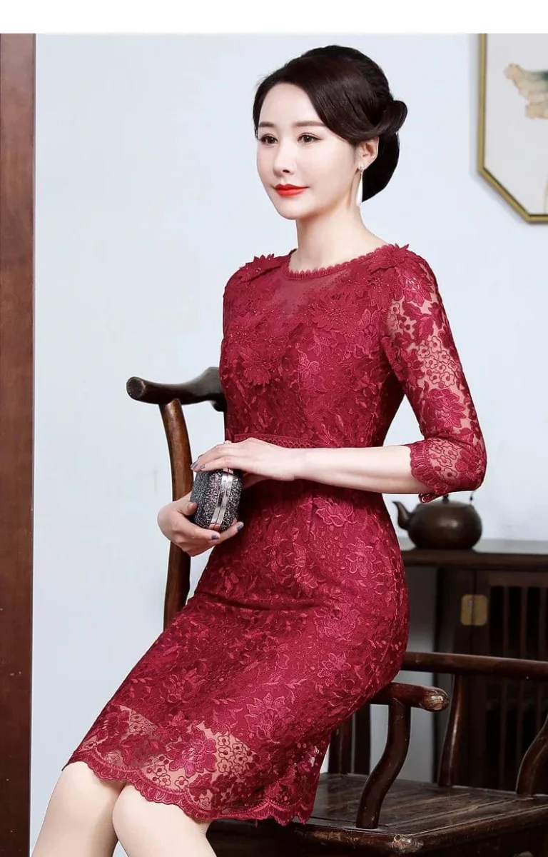 Robe En Dentelle Bordeaux – Image 3