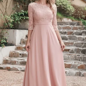 Robe En Dentelle Rose Poudrée